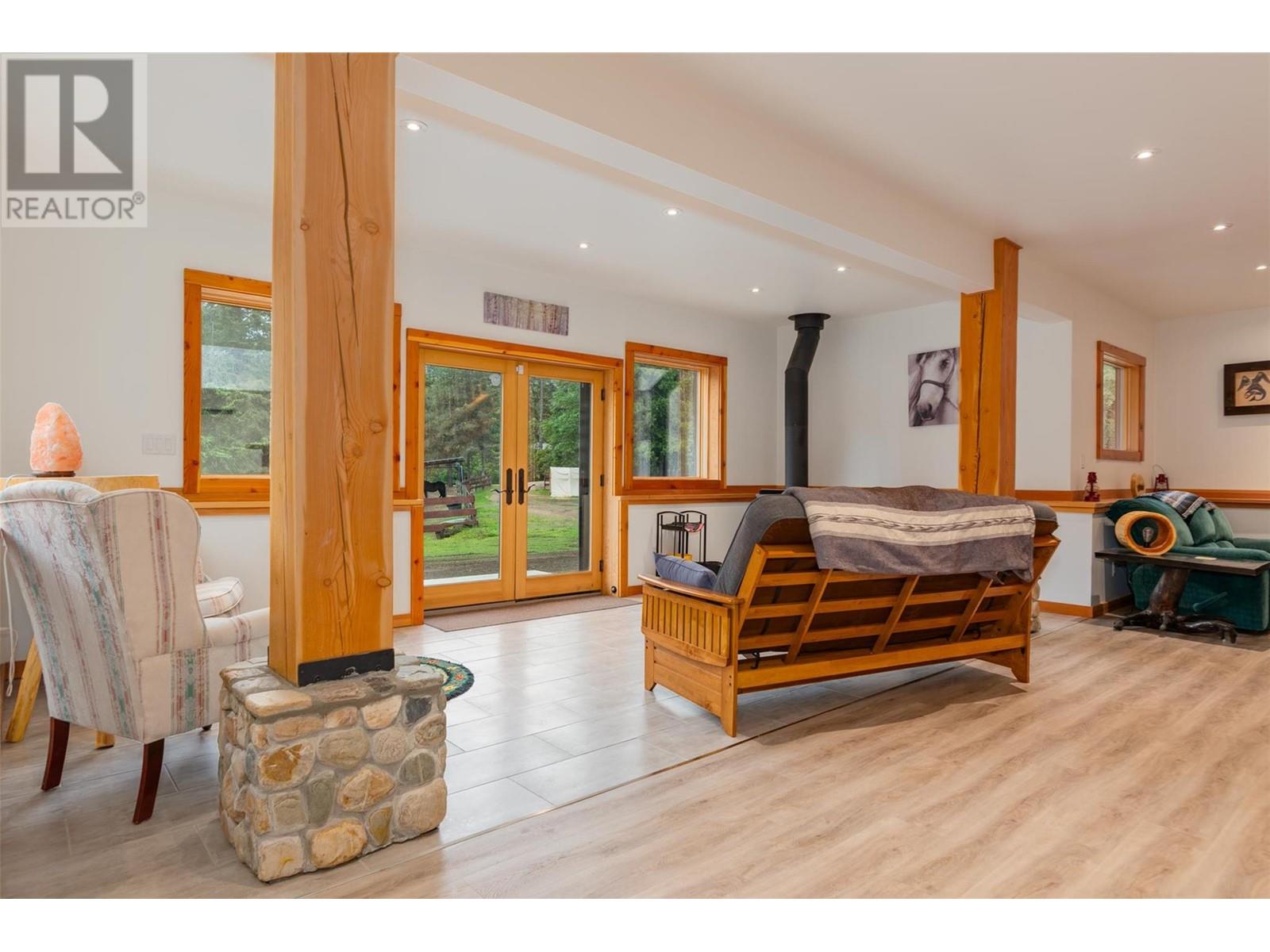 800 Highway 22, Rossland, British Columbia  V0G 1Y0 - Photo 43 - 10351012