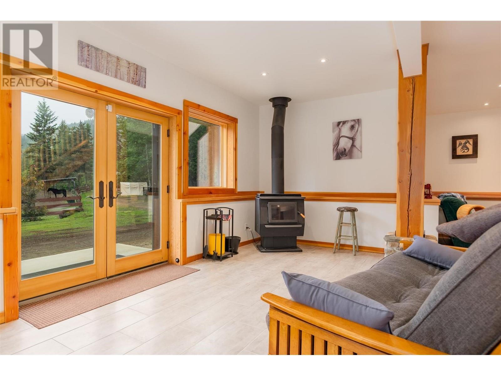 800 Highway 22, Rossland, British Columbia  V0G 1Y0 - Photo 44 - 10351012