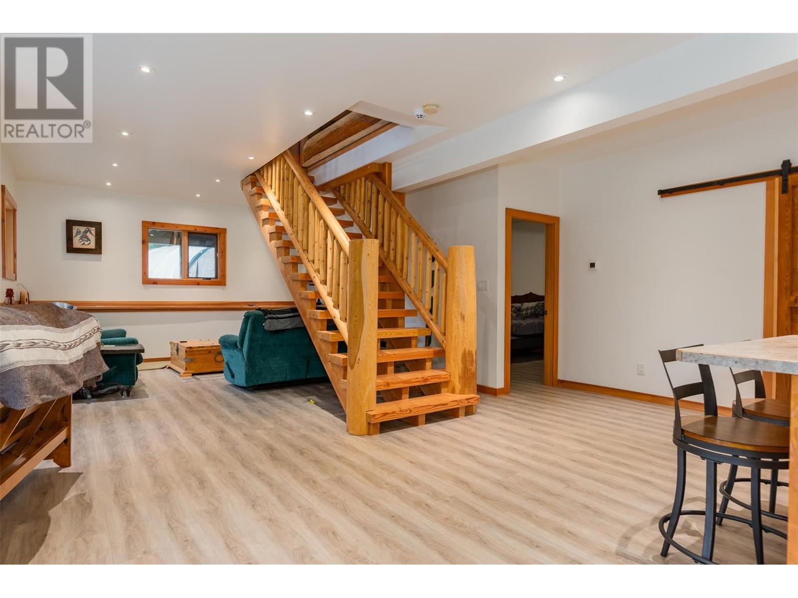 800 Highway 22, Rossland, British Columbia  V0G 1Y0 - Photo 46 - 10351012