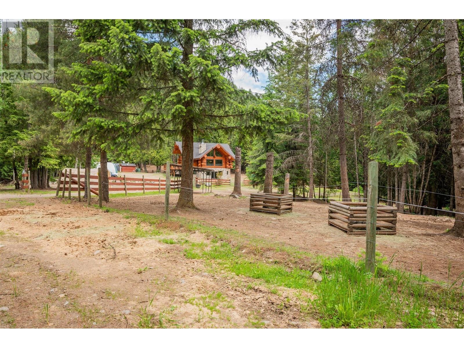 800 Highway 22, Rossland, British Columbia  V0G 1Y0 - Photo 63 - 10351012