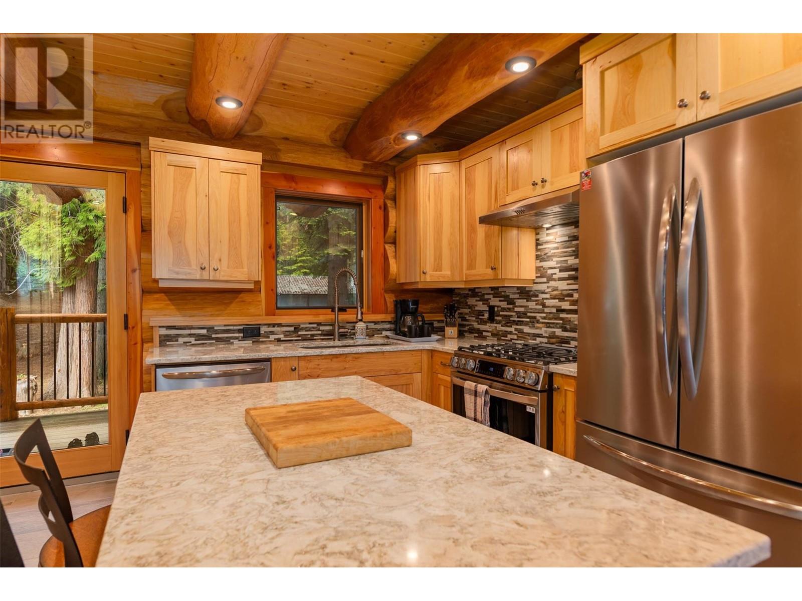 800 Highway 22, Rossland, British Columbia  V0G 1Y0 - Photo 7 - 10351012