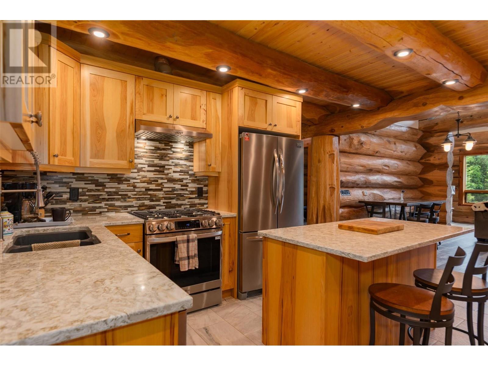 800 Highway 22, Rossland, British Columbia  V0G 1Y0 - Photo 8 - 10351012