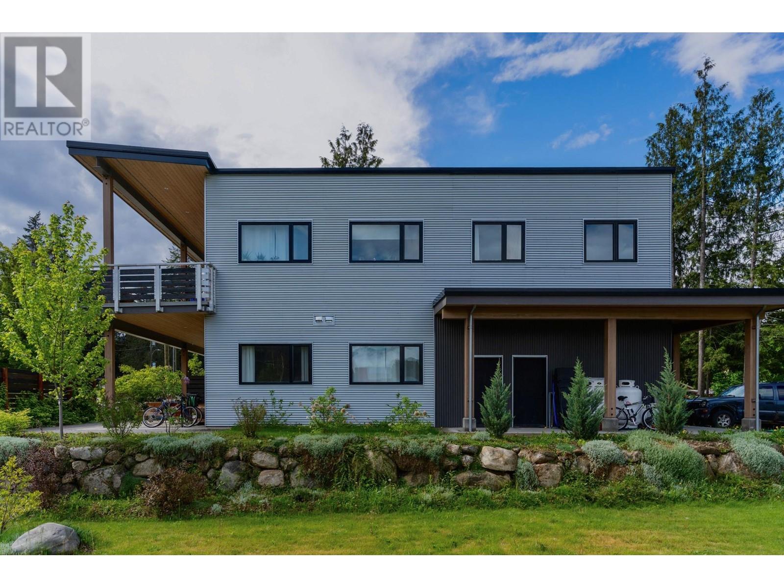 617 Harold Street, Slocan, British Columbia  V0G 2C0 - Photo 2 - 10351110