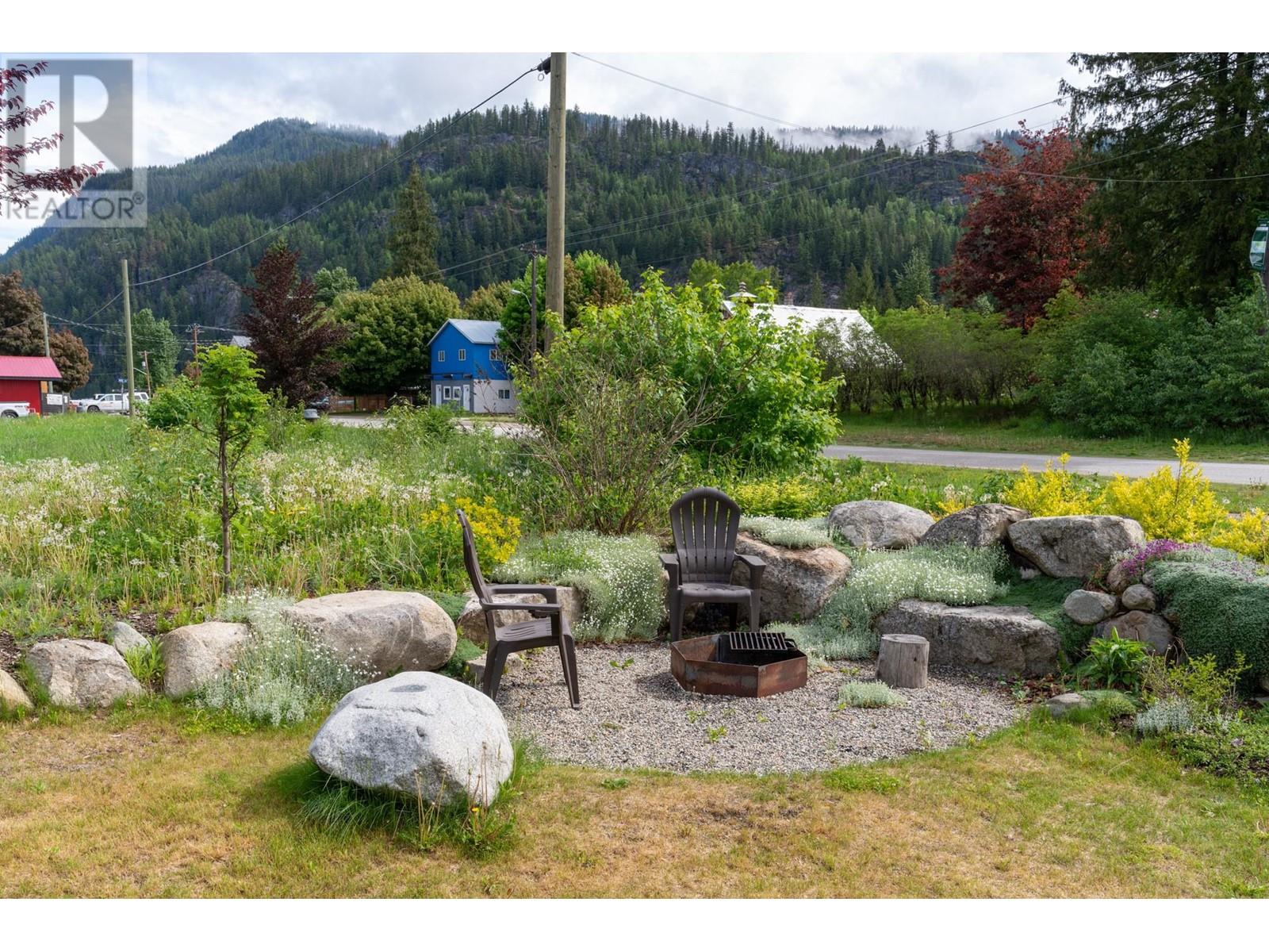 617 Harold Street, Slocan, British Columbia  V0G 2C0 - Photo 23 - 10351110