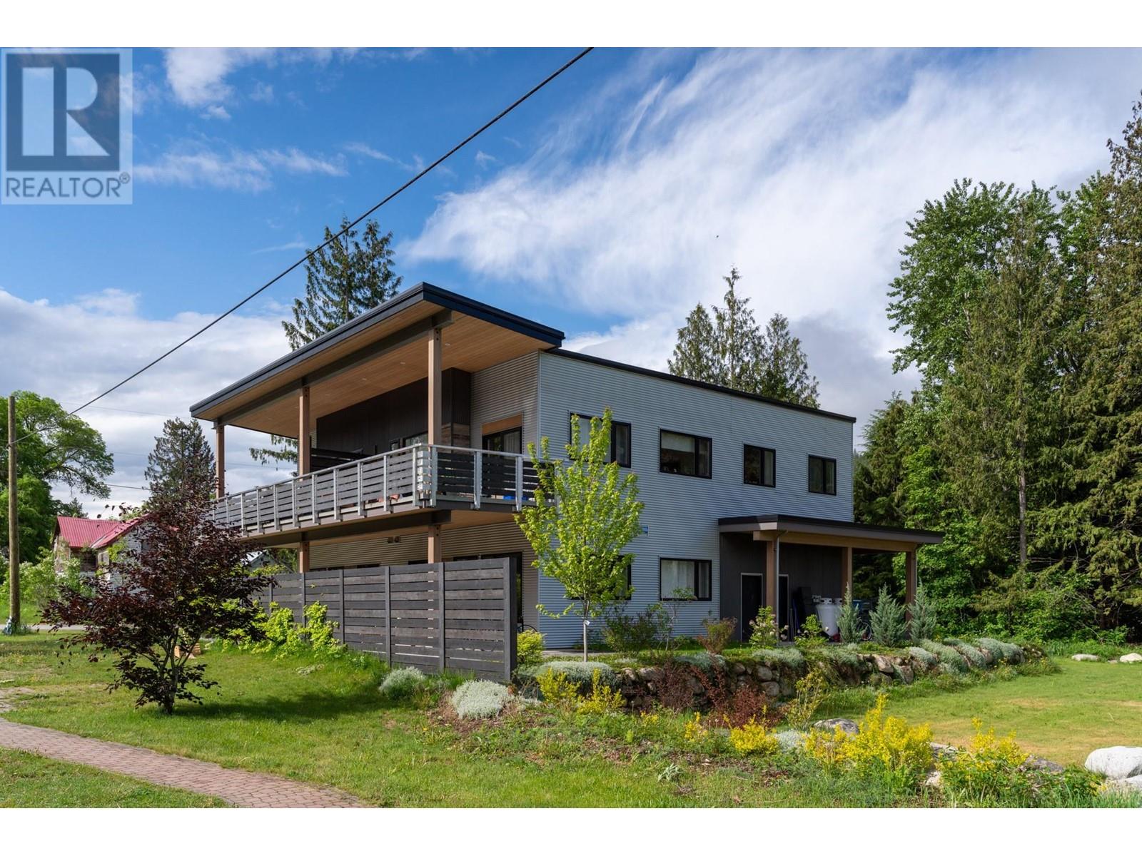 617 Harold Street, Slocan, British Columbia  V0G 2C0 - Photo 3 - 10351110