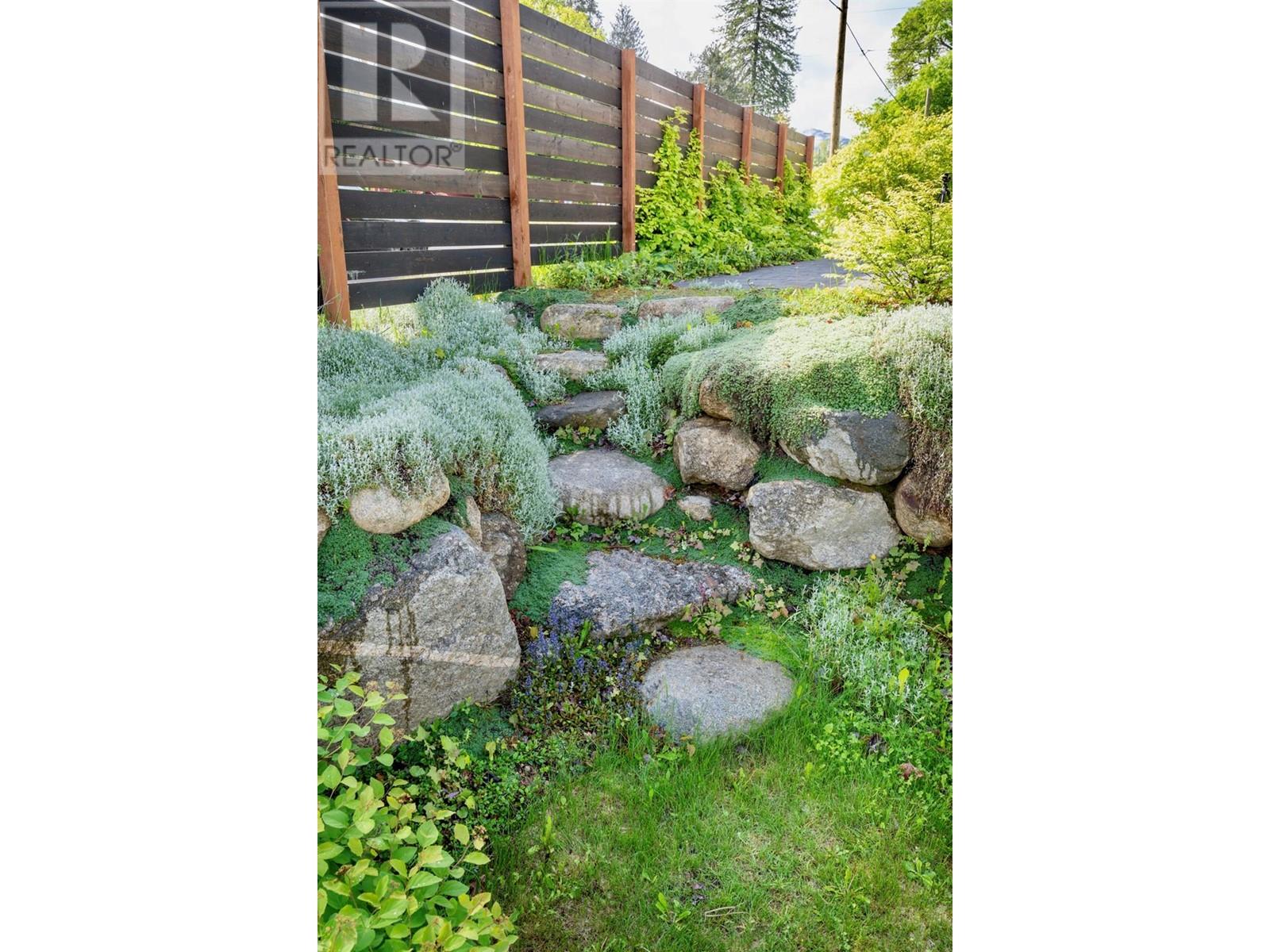617 Harold Street, Slocan, British Columbia  V0G 2C0 - Photo 40 - 10351110