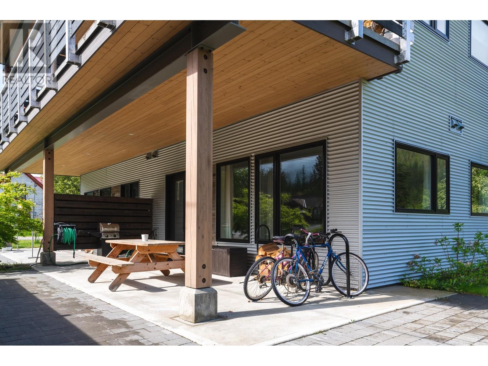 617 Harold Street, Slocan, British Columbia  V0G 2C0 - Photo 5 - 10351110