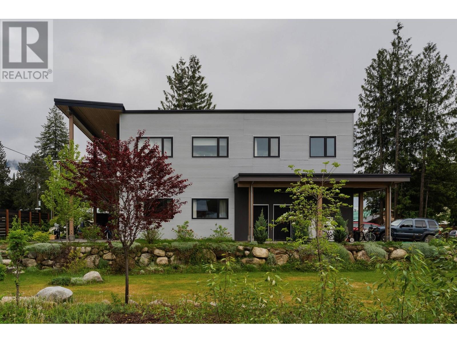617 Harold Street, Slocan, British Columbia  V0G 2C0 - Photo 59 - 10351110