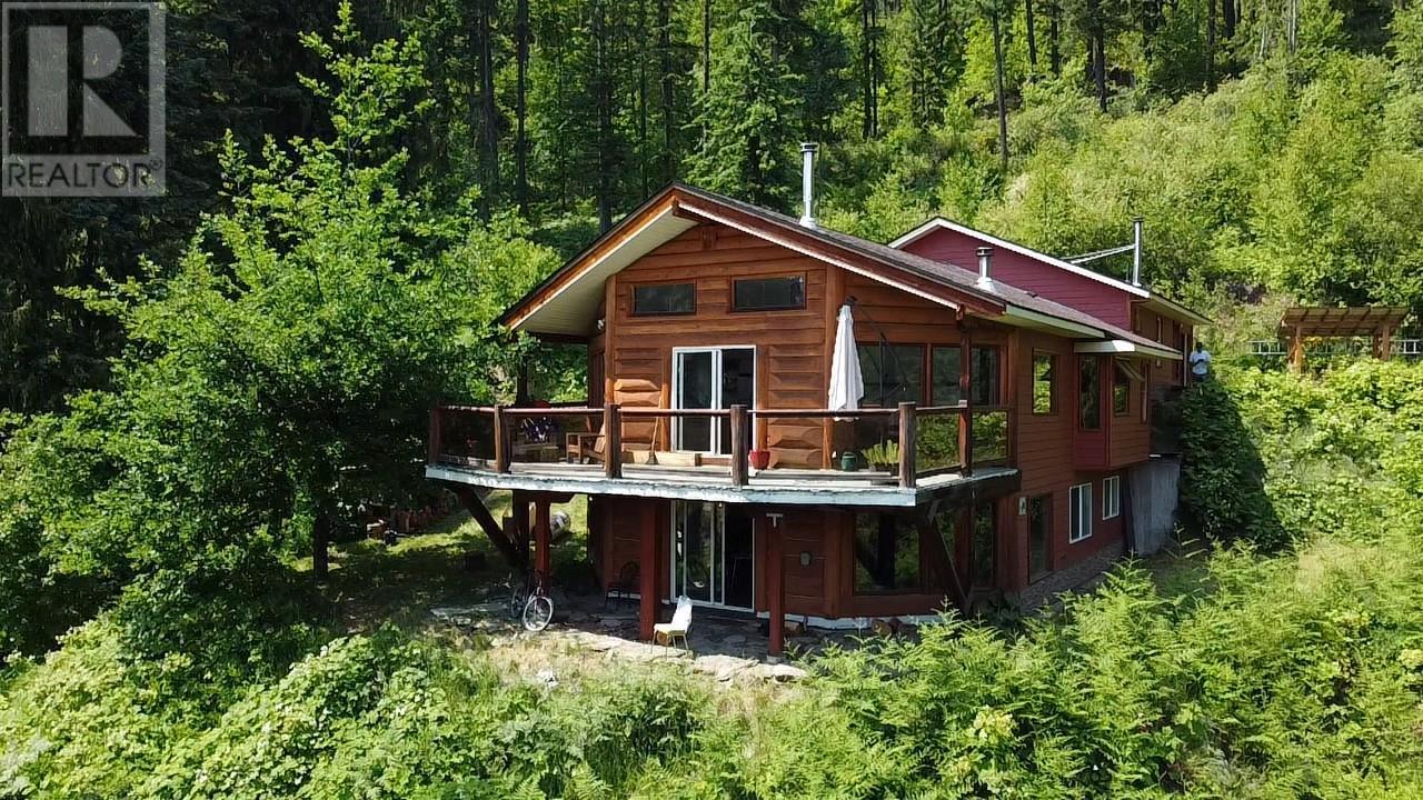 242 9th Street, Kaslo, British Columbia  V0G 1M0 - Photo 1 - 10350911