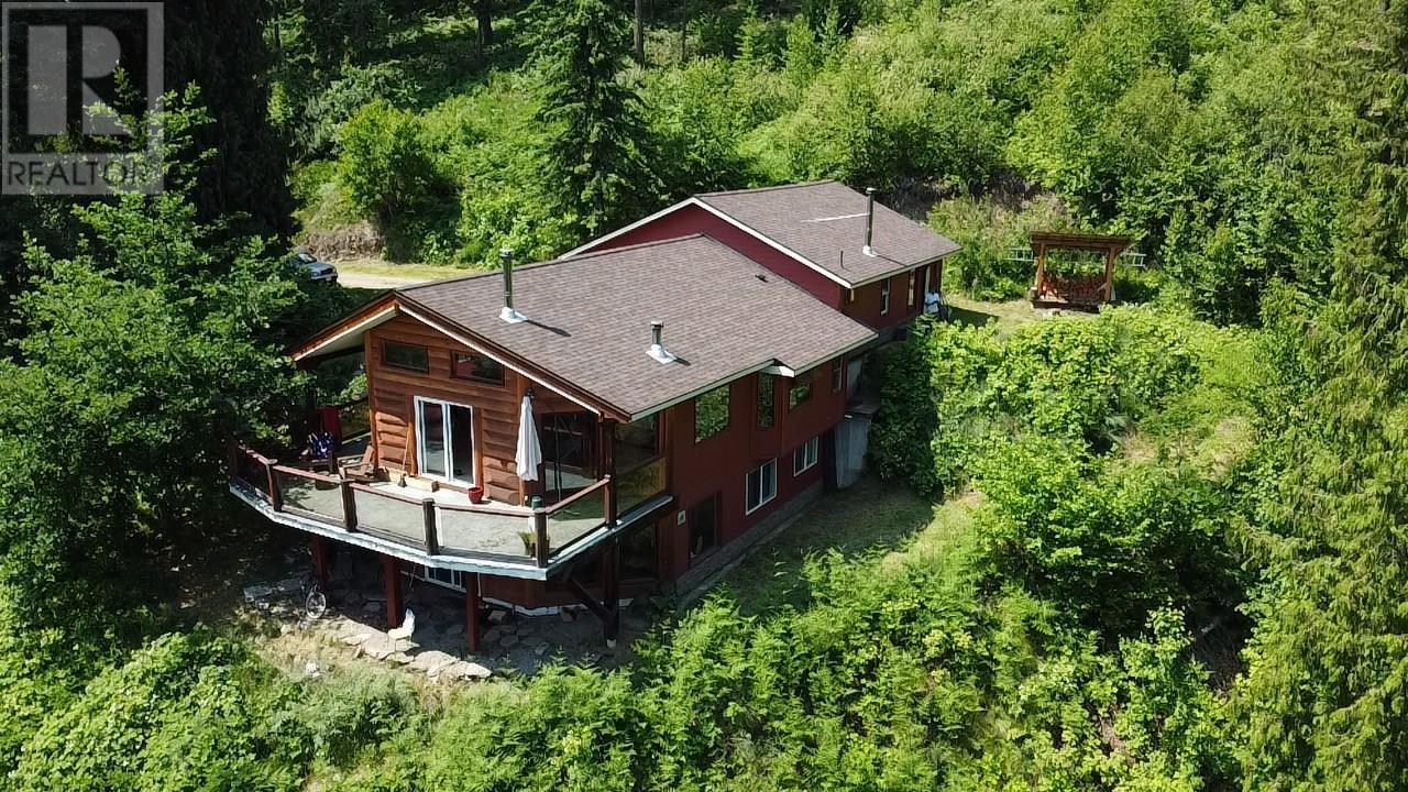 242 9th Street, Kaslo, British Columbia  V0G 1M0 - Photo 3 - 10350911