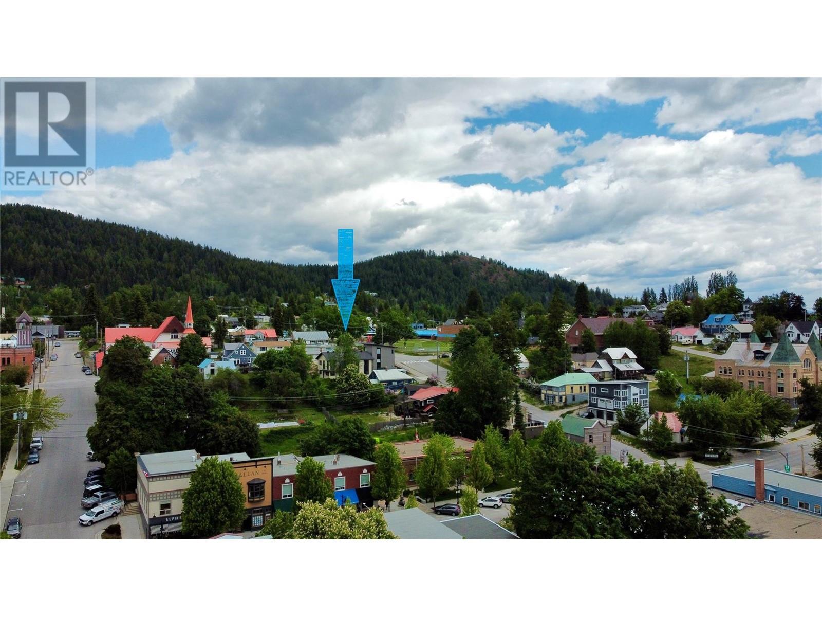 2075 St Paul Street, Rossland, British Columbia  V0G 1Y0 - Photo 1 - 10349851