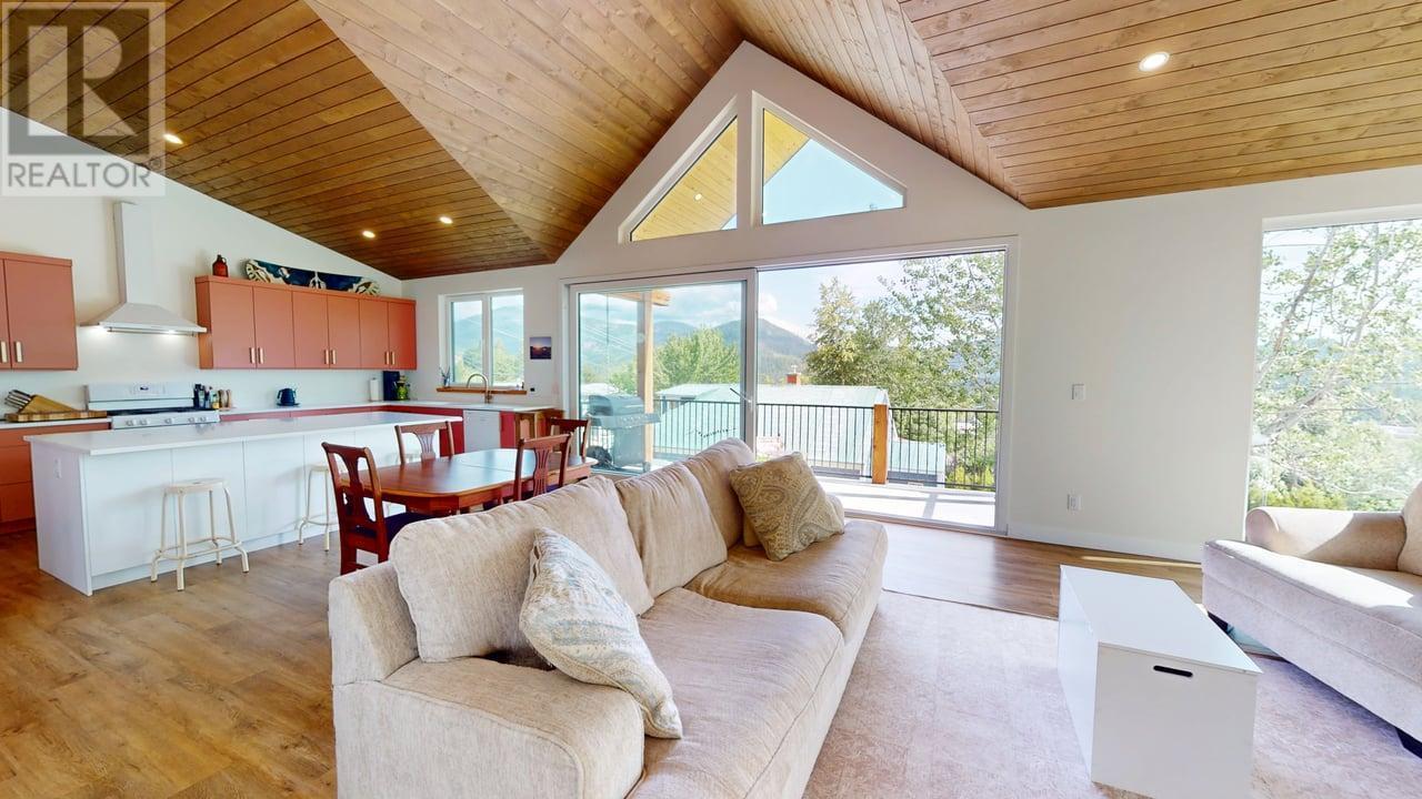 2075 St Paul Street, Rossland, British Columbia  V0G 1Y0 - Photo 13 - 10349851