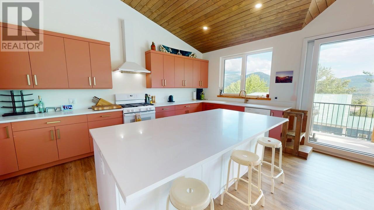 2075 St Paul Street, Rossland, British Columbia  V0G 1Y0 - Photo 22 - 10349851
