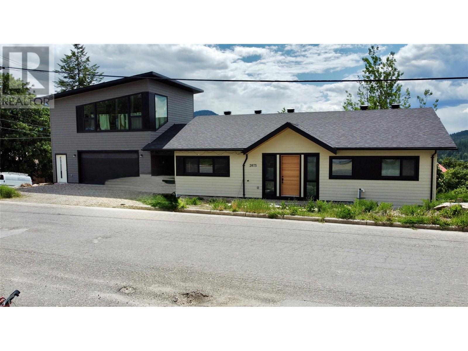 2075 St Paul Street, Rossland, British Columbia  V0G 1Y0 - Photo 4 - 10349851