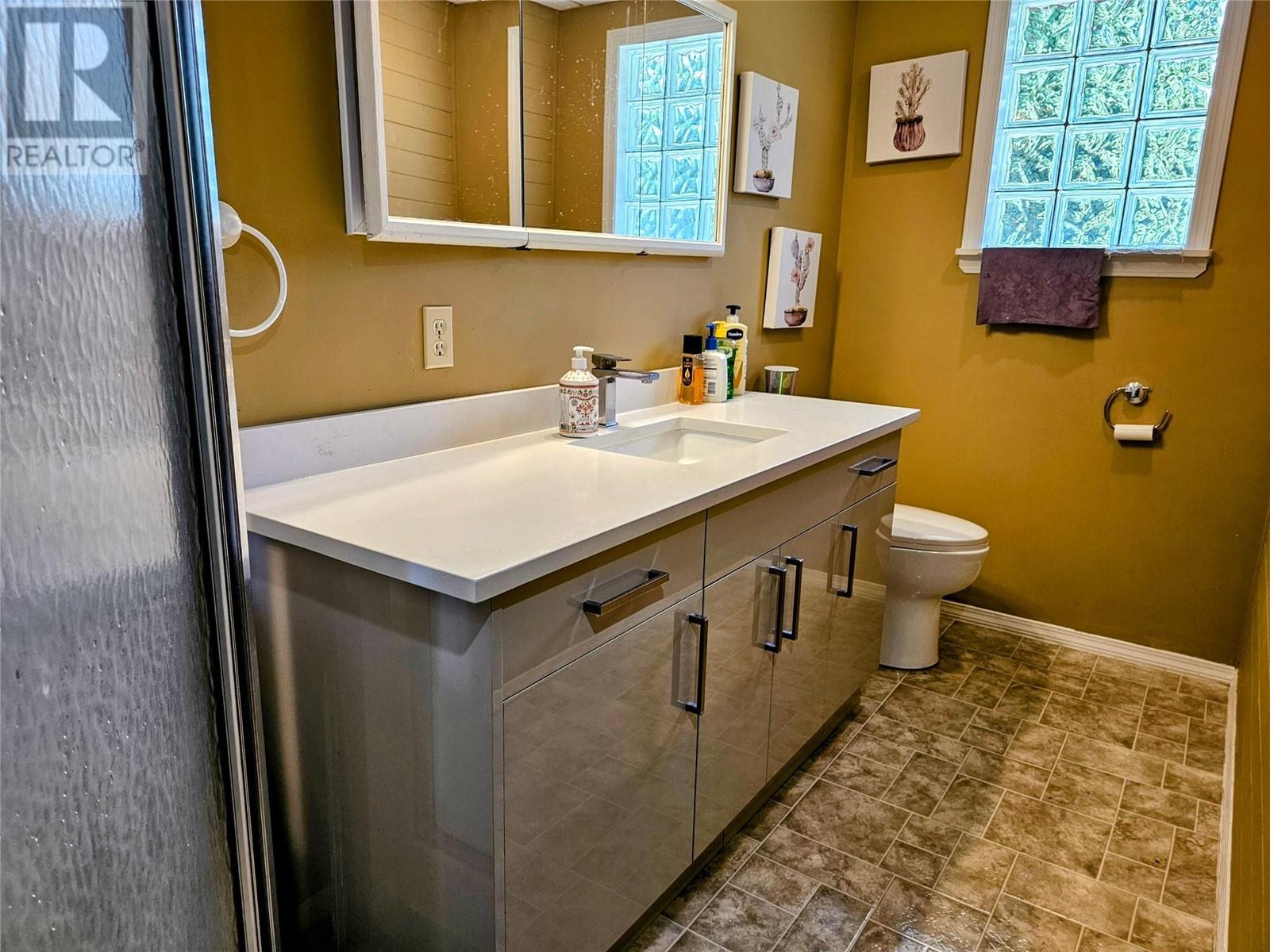 837 9th Street, Montrose, British Columbia  V0G 1P0 - Photo 18 - 10350922