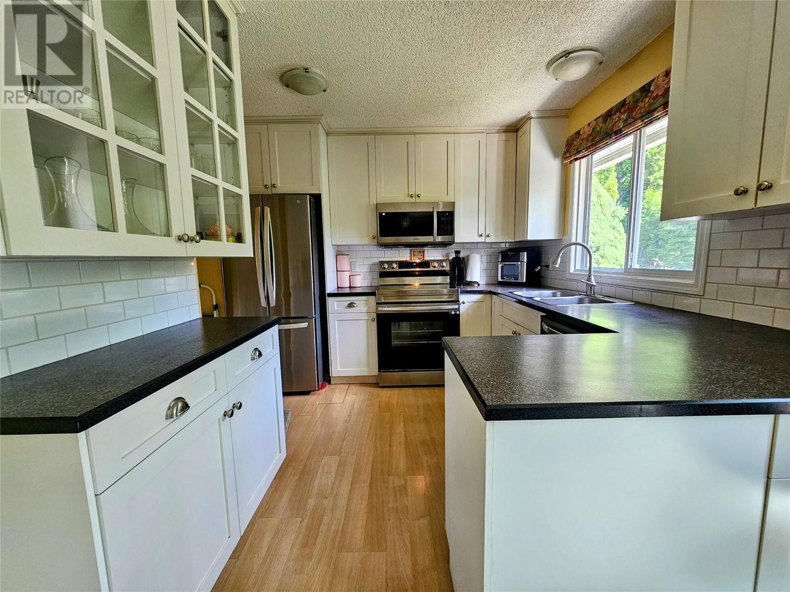 837 9th Street, Montrose, British Columbia  V0G 1P0 - Photo 8 - 10350922