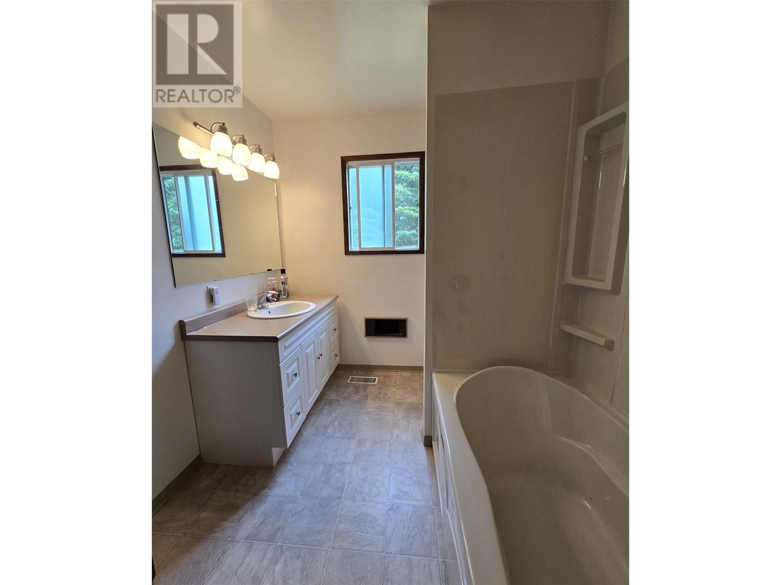 5641 Slocan River Road, Winlaw, British Columbia  V0G 2J0 - Photo 19 - 10351172