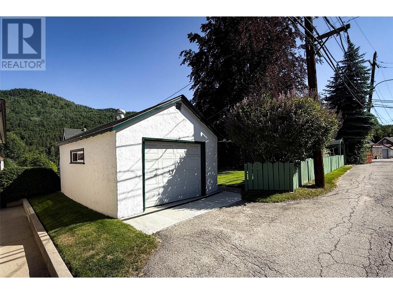 311 Murray Drive, Warfield, British Columbia  V1R 2J5 - Photo 19 - 10351685