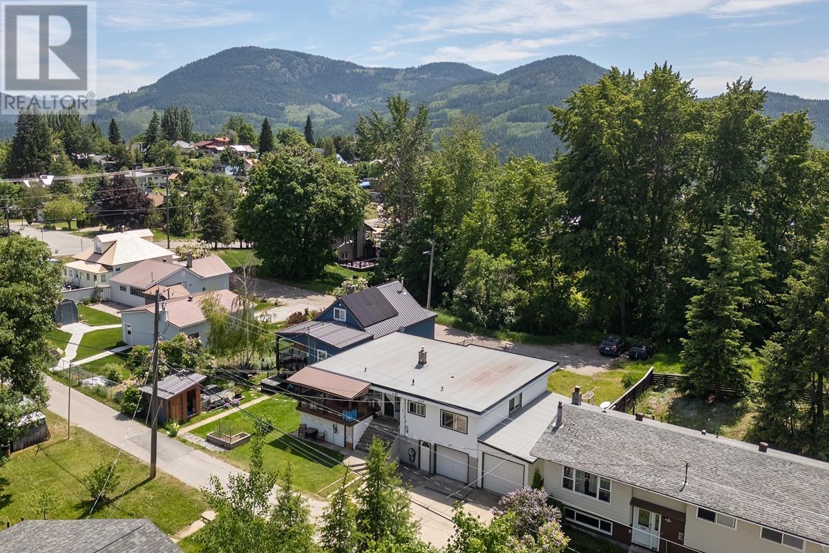 2120 Third Avenue, Rossland, British Columbia  V0G 1Y0 - Photo 10 - 10349304