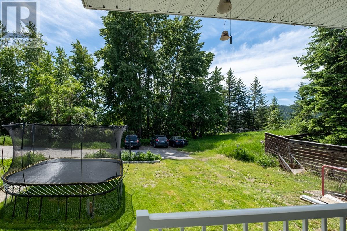 2120 Third Avenue, Rossland, British Columbia  V0G 1Y0 - Photo 12 - 10349304