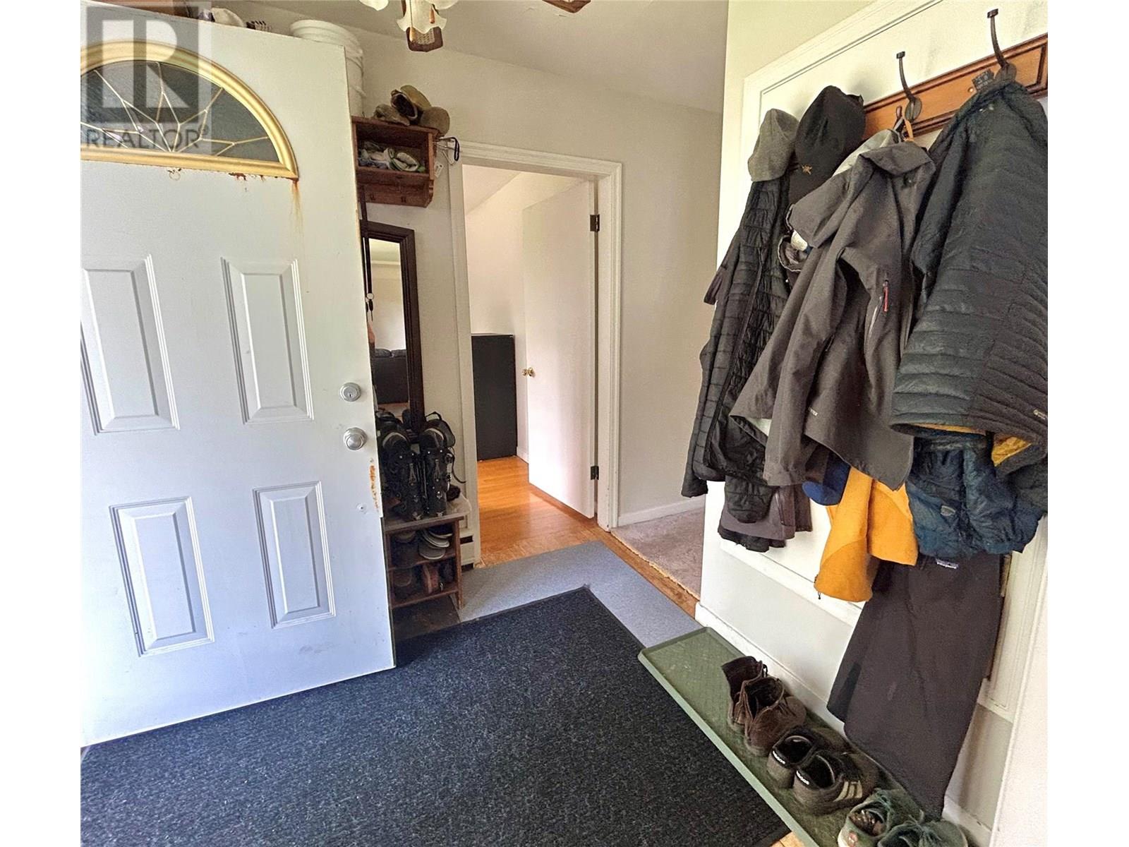2120 Third Avenue, Rossland, British Columbia  V0G 1Y0 - Photo 15 - 10349304