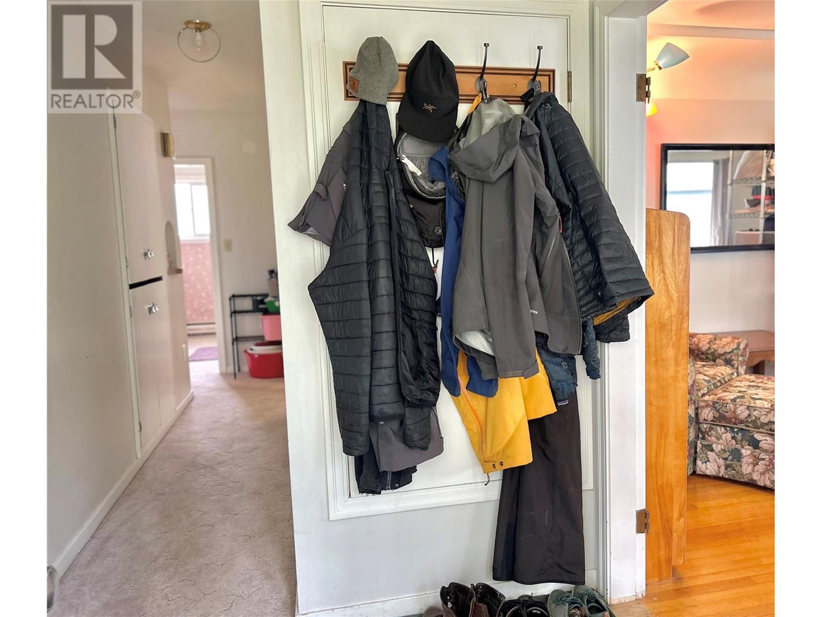 2120 Third Avenue, Rossland, British Columbia  V0G 1Y0 - Photo 16 - 10349304