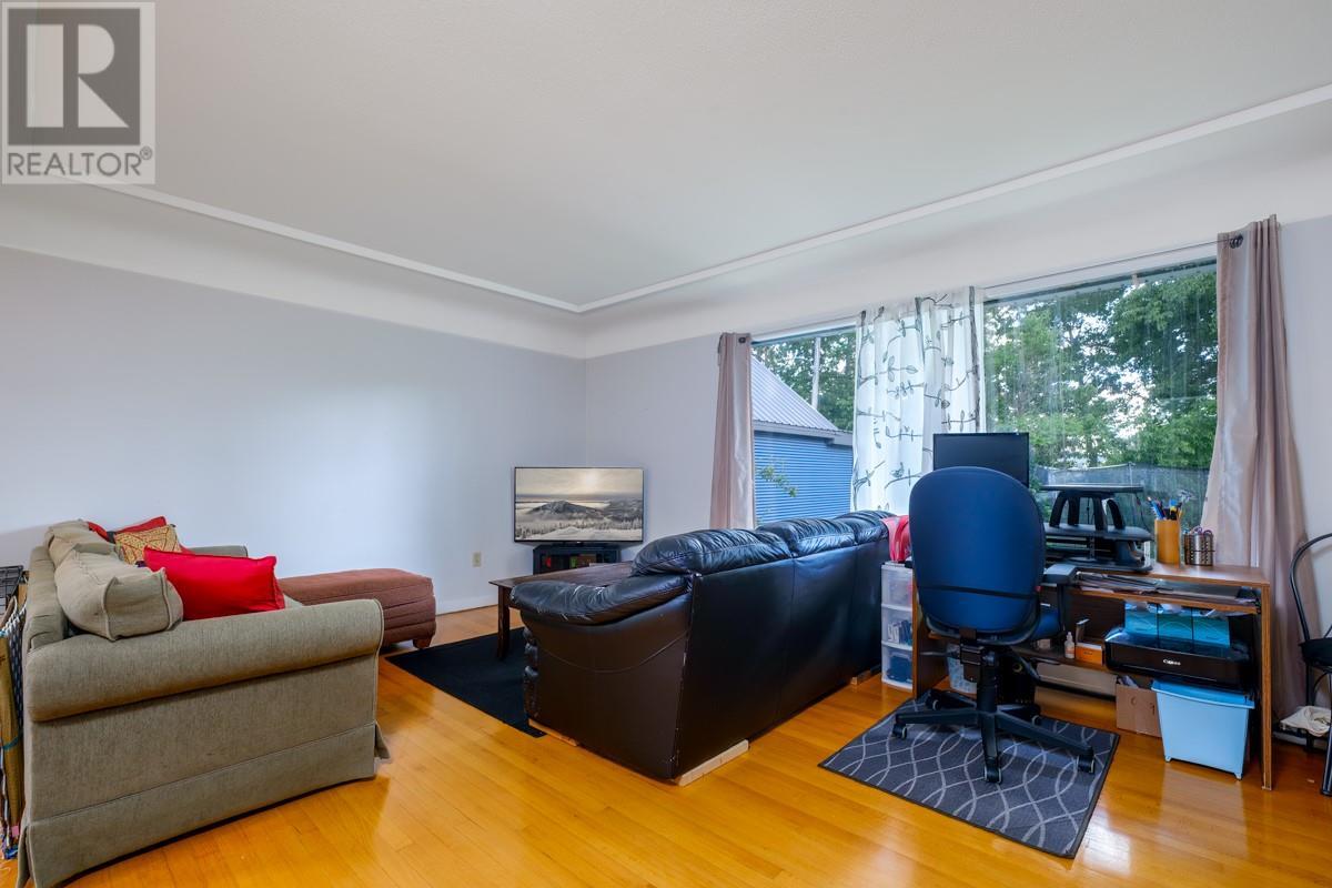 2120 Third Avenue, Rossland, British Columbia  V0G 1Y0 - Photo 19 - 10349304