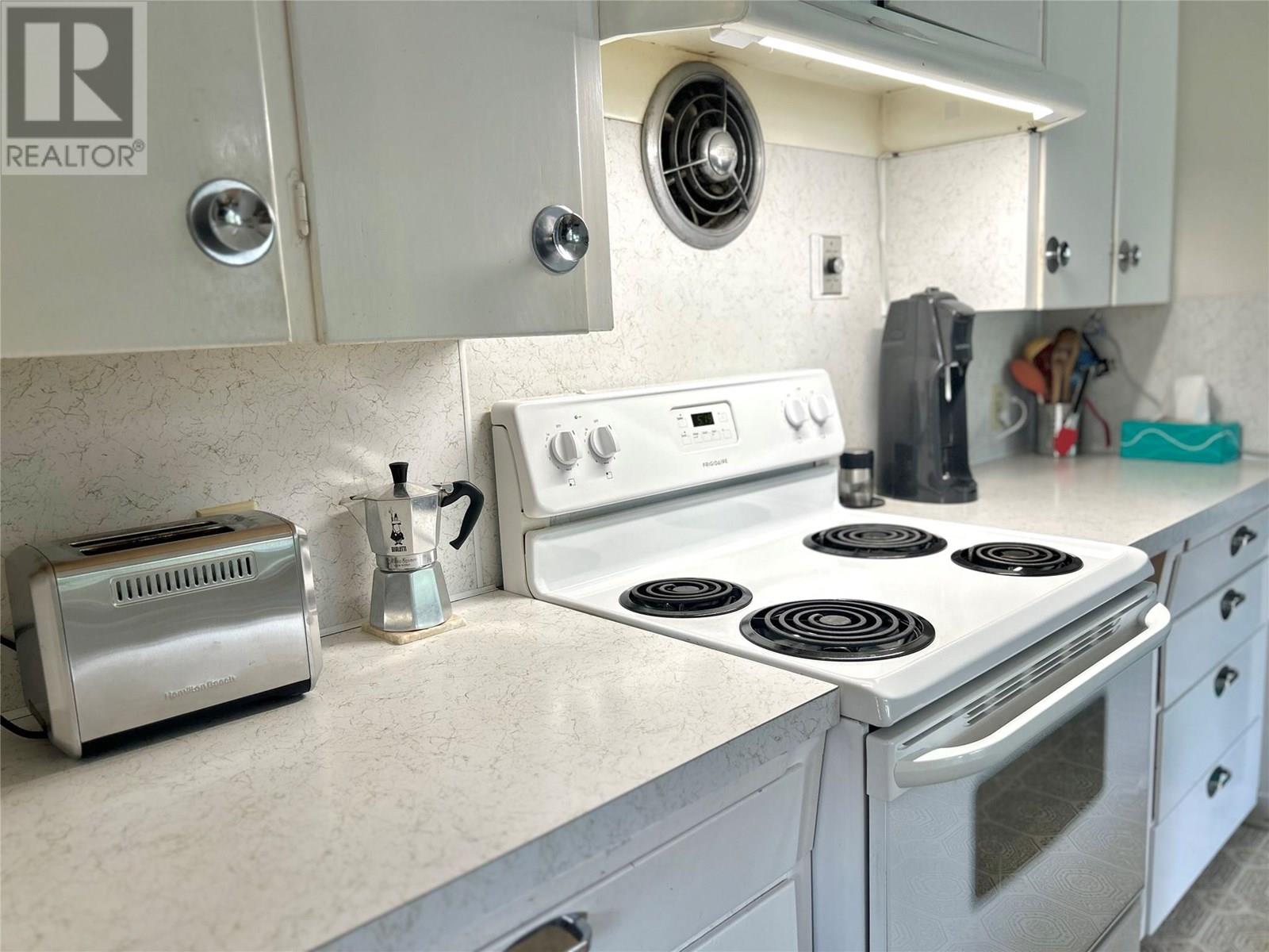 2120 Third Avenue, Rossland, British Columbia  V0G 1Y0 - Photo 24 - 10349304