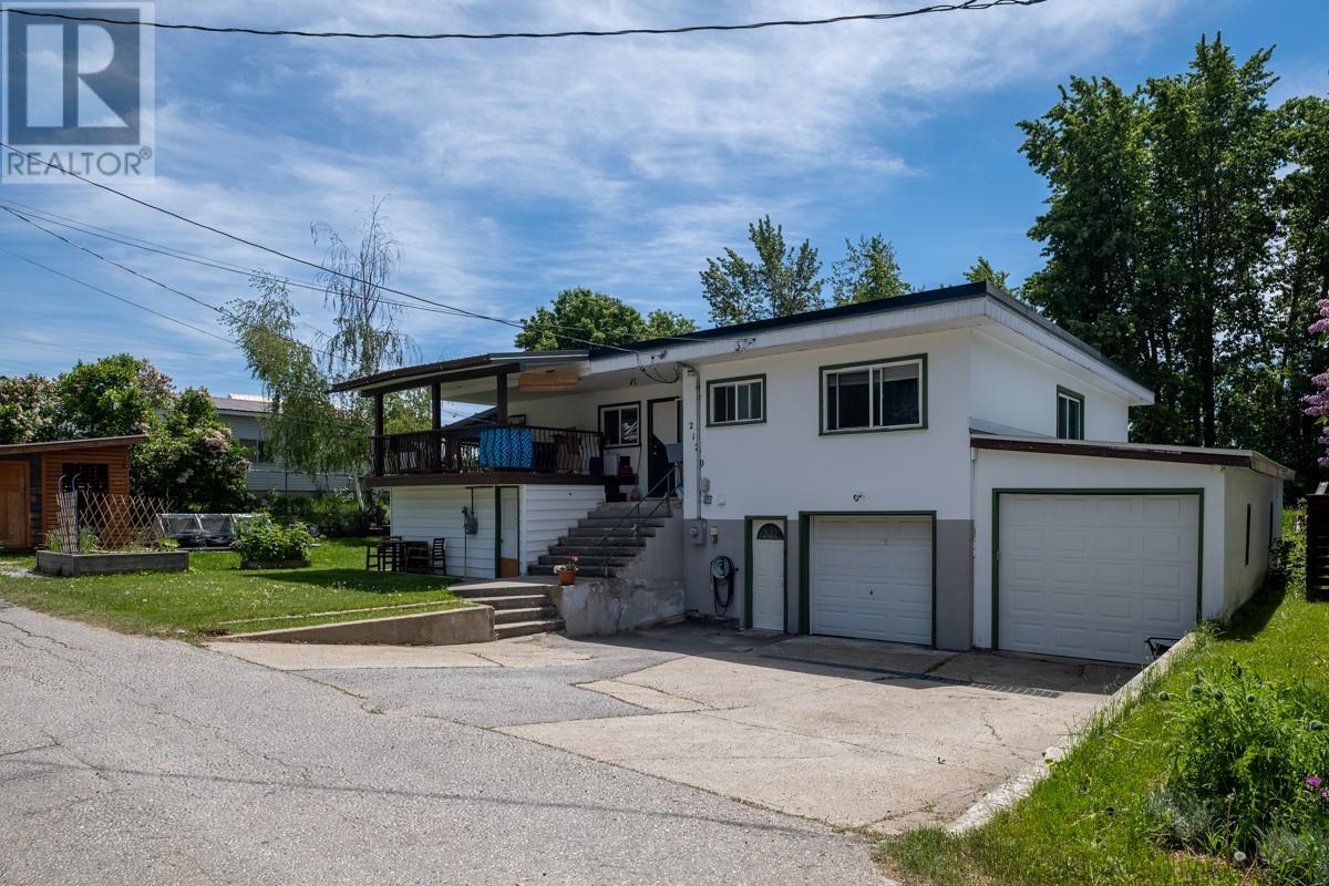 2120 Third Avenue, Rossland, British Columbia  V0G 1Y0 - Photo 4 - 10349304