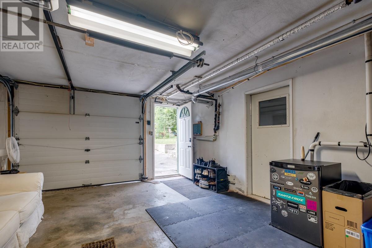 2120 Third Avenue, Rossland, British Columbia  V0G 1Y0 - Photo 46 - 10349304