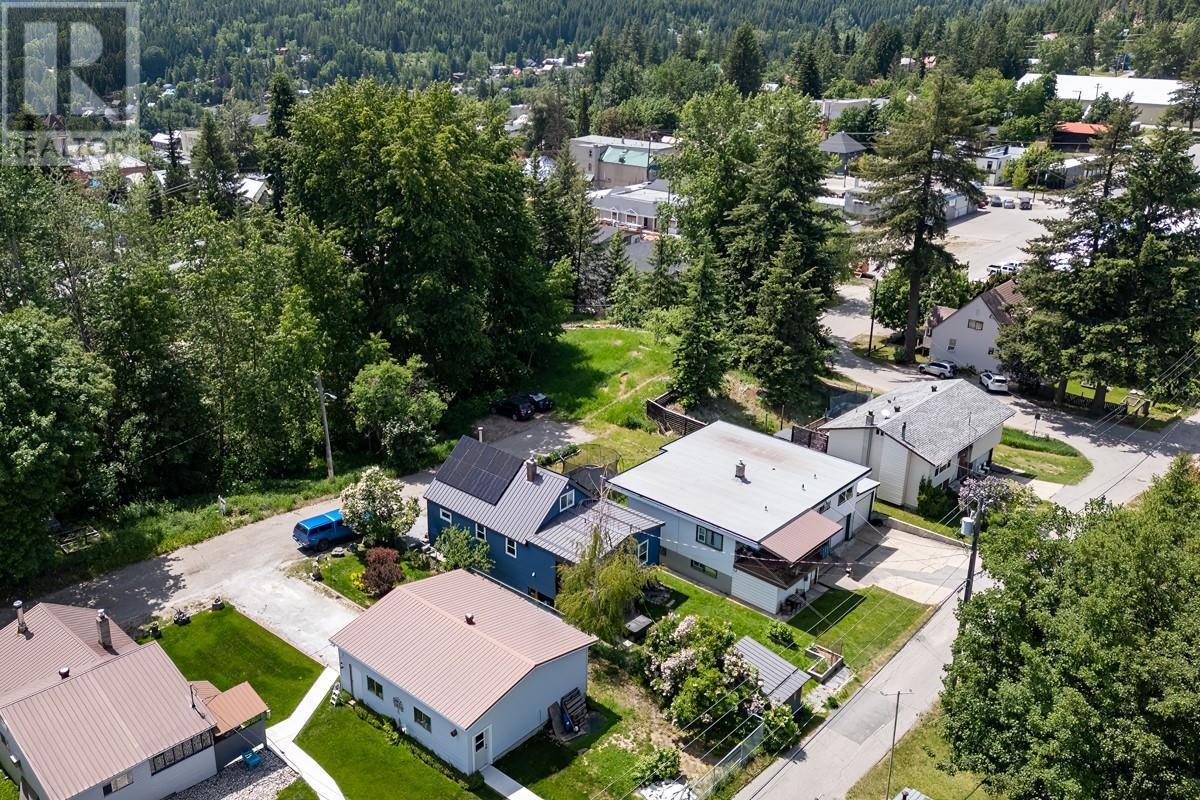 2120 Third Avenue, Rossland, British Columbia  V0G 1Y0 - Photo 49 - 10349304