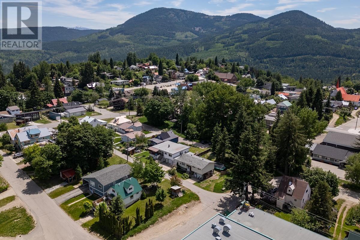 2120 Third Avenue, Rossland, British Columbia  V0G 1Y0 - Photo 51 - 10349304