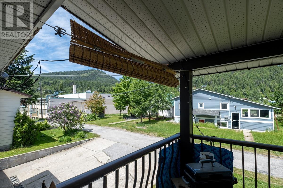 2120 Third Avenue, Rossland, British Columbia  V0G 1Y0 - Photo 54 - 10349304