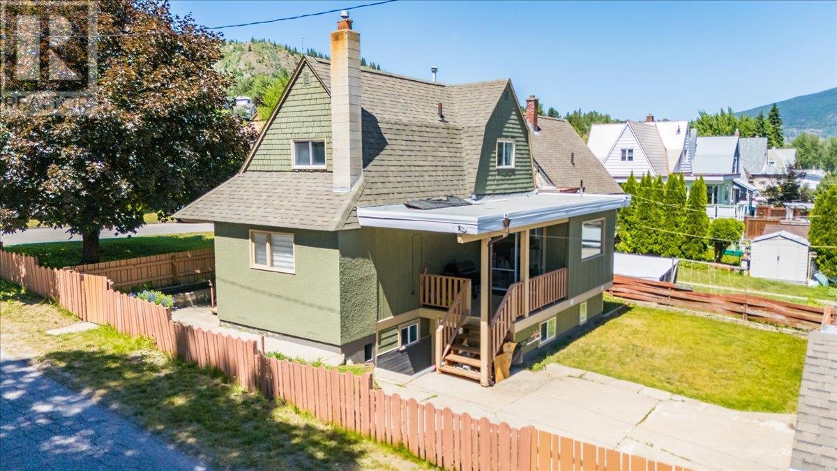 798 Kipling Street, Warfield, British Columbia  V1R 2A4 - Photo 1 - 10351473