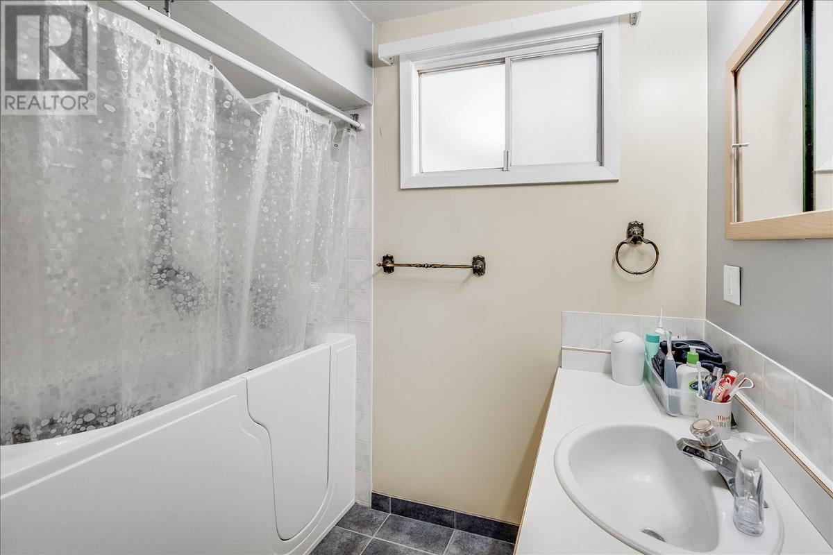 798 Kipling Street, Warfield, British Columbia  V1R 2A4 - Photo 23 - 10351473