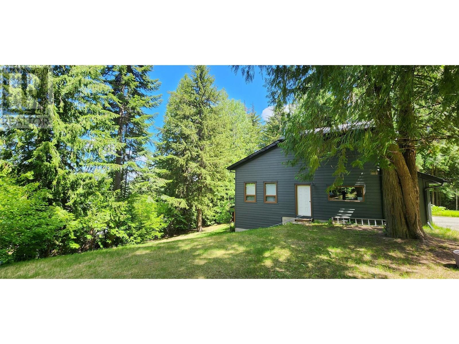 1740 Black Diamond Drive, Rossland, British Columbia  V0G 1Y0 - Photo 6 - 10351767