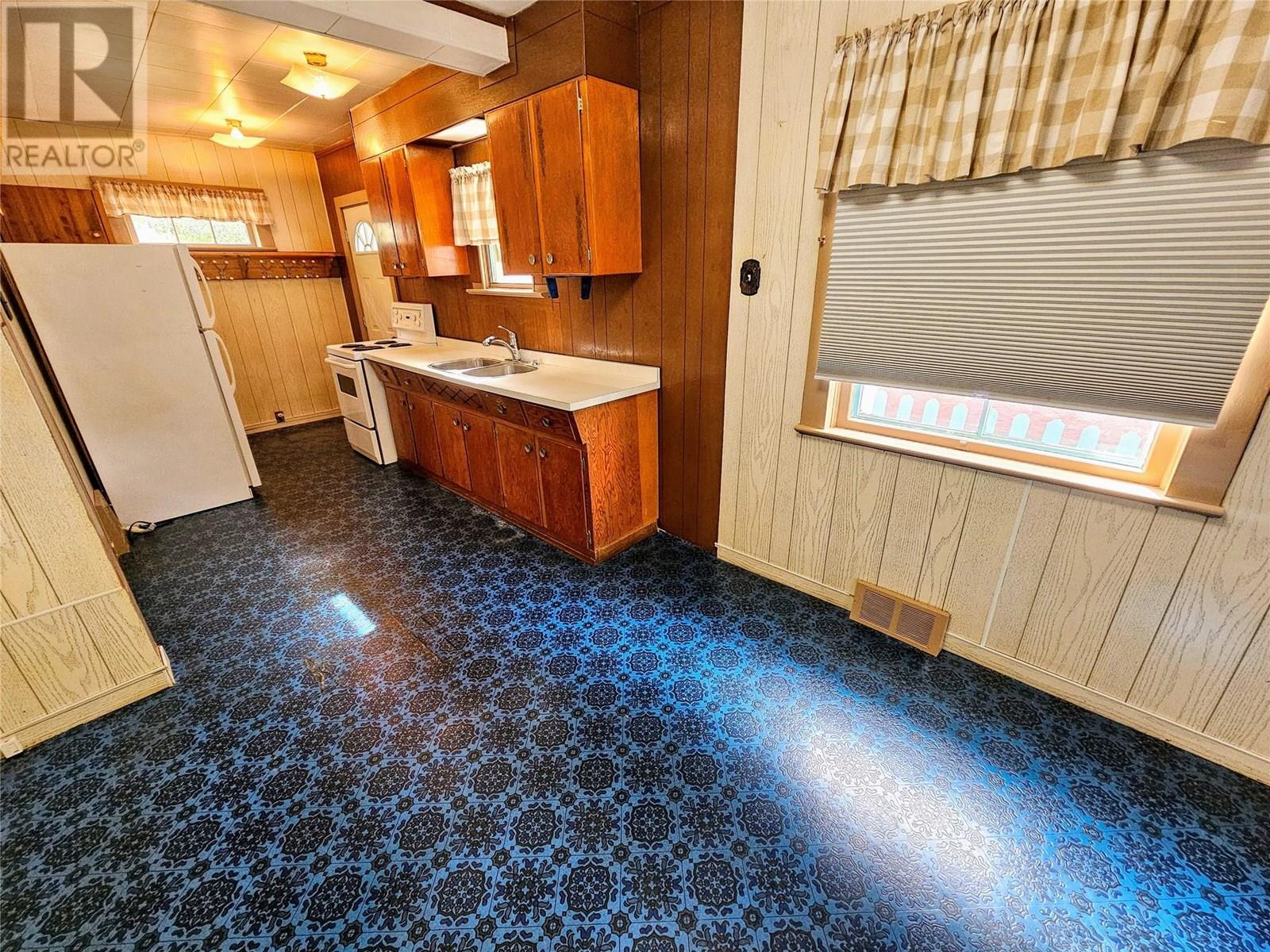 1816 Topping Street, Trail, British Columbia  V1R 4G4 - Photo 5 - 10352004