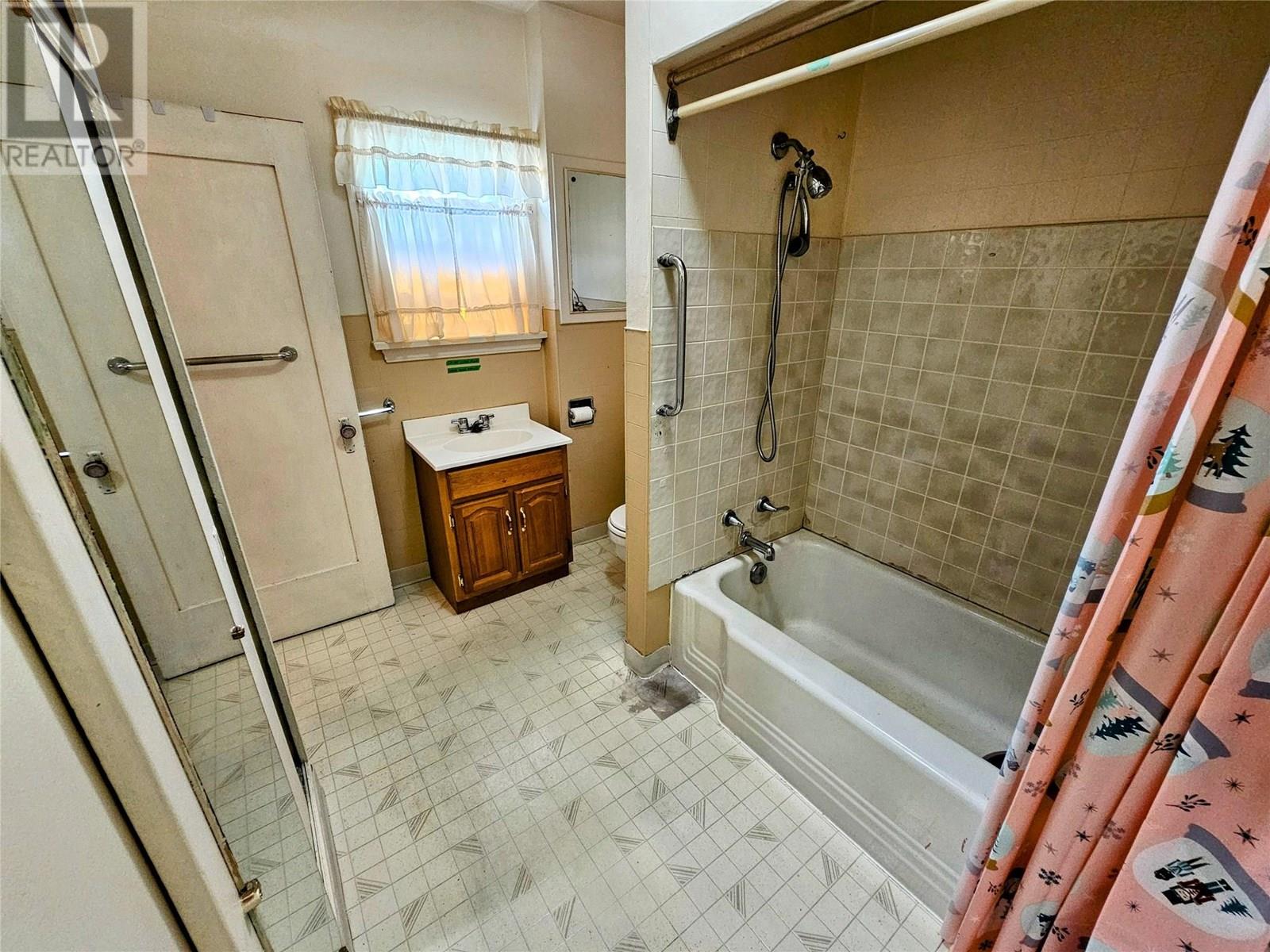1816 Topping Street, Trail, British Columbia  V1R 4G4 - Photo 7 - 10352004