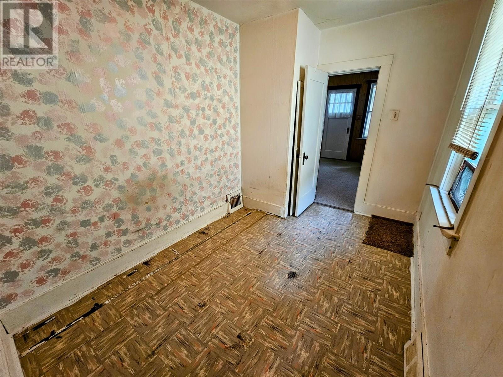 1816 Topping Street, Trail, British Columbia  V1R 4G4 - Photo 8 - 10352004