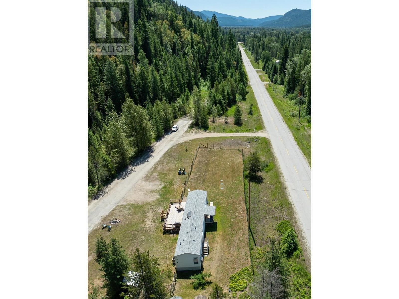 1905 Airport Road, Salmo, British Columbia  V0G 1Z0 - Photo 1 - 10350674