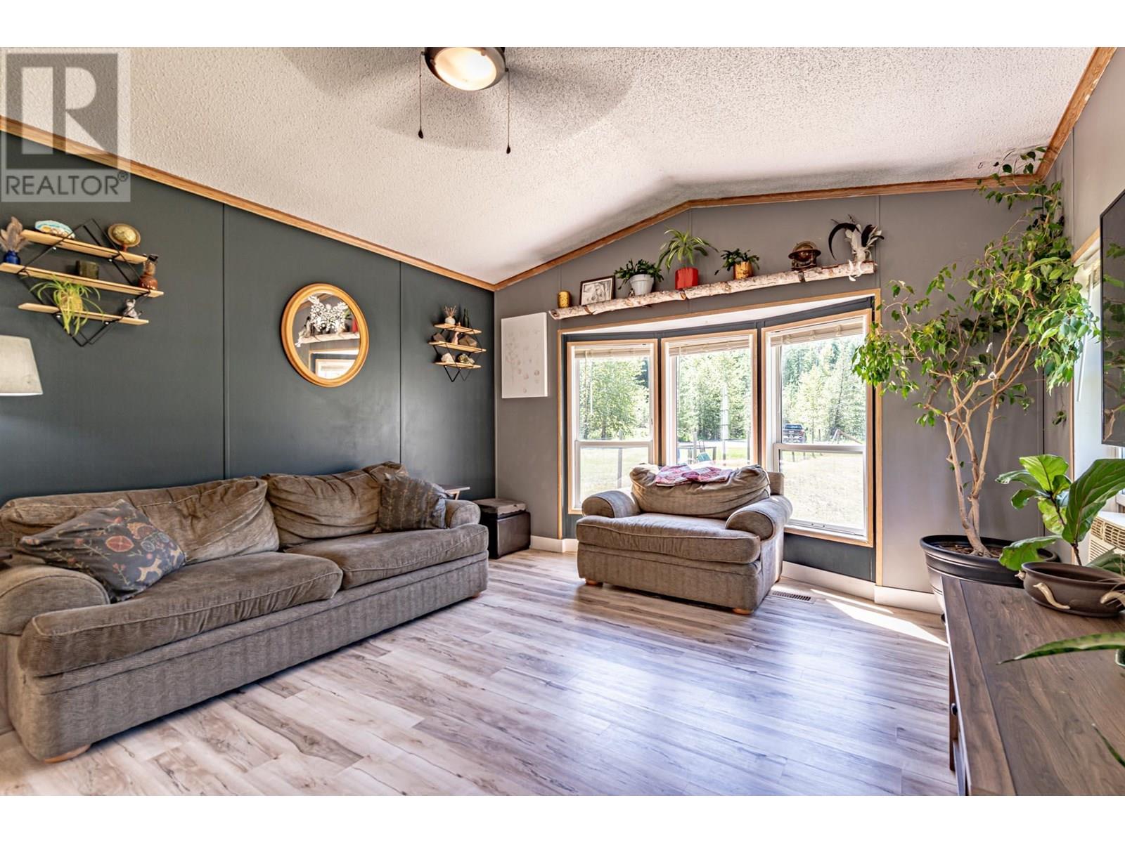 1905 Airport Road, Salmo, British Columbia  V0G 1Z0 - Photo 10 - 10350674
