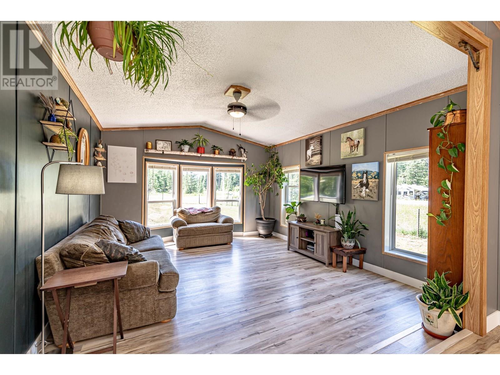 1905 Airport Road, Salmo, British Columbia  V0G 1Z0 - Photo 11 - 10350674