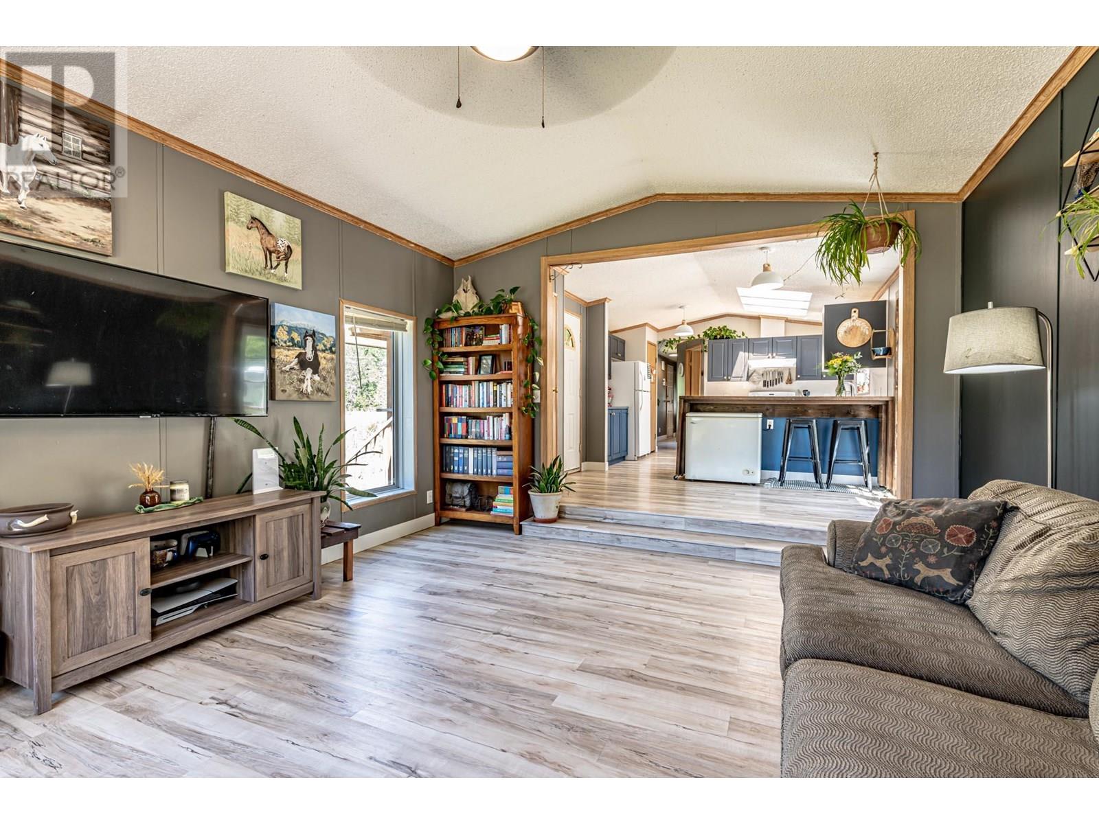 1905 Airport Road, Salmo, British Columbia  V0G 1Z0 - Photo 12 - 10350674