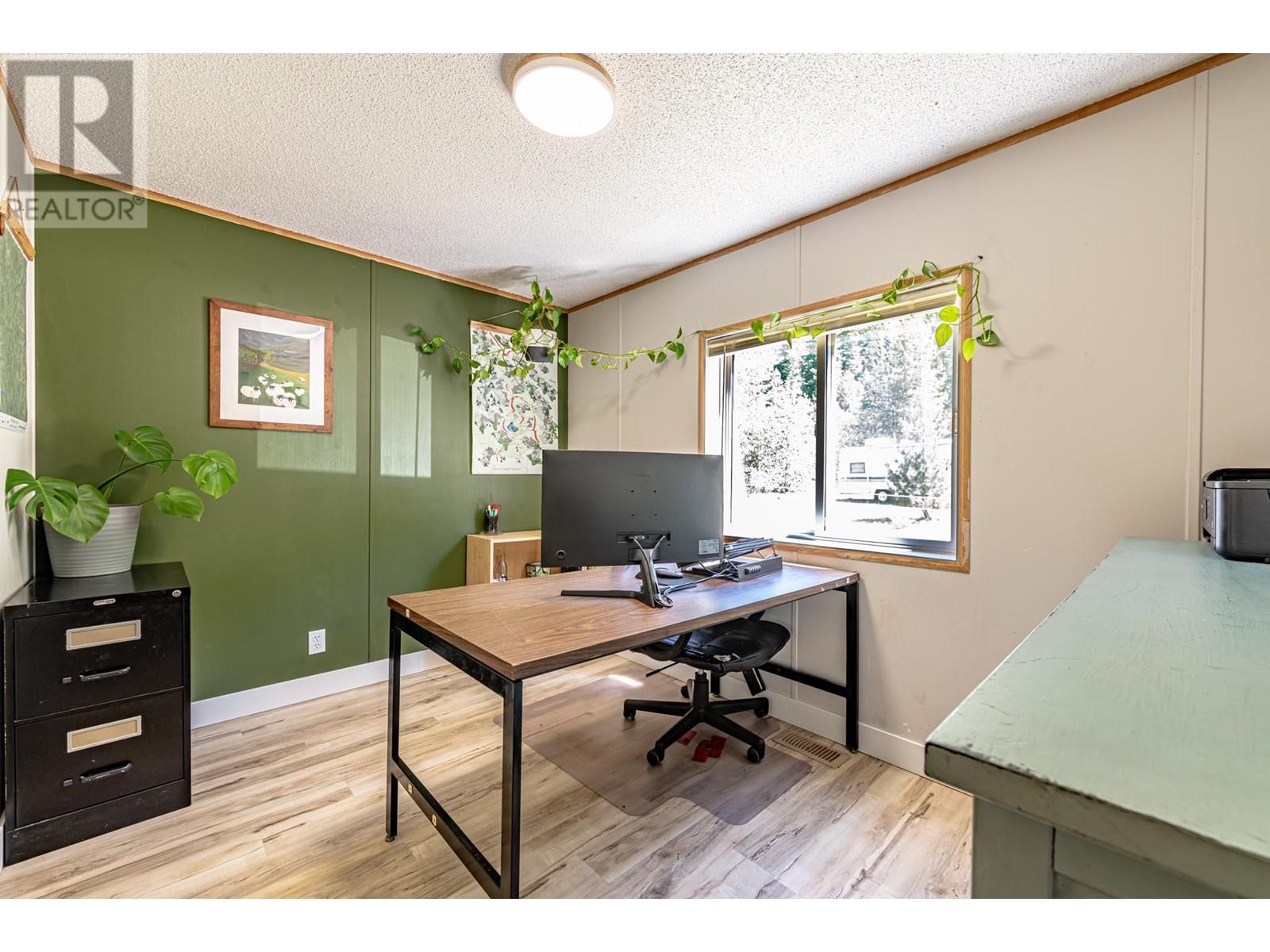 1905 Airport Road, Salmo, British Columbia  V0G 1Z0 - Photo 14 - 10350674
