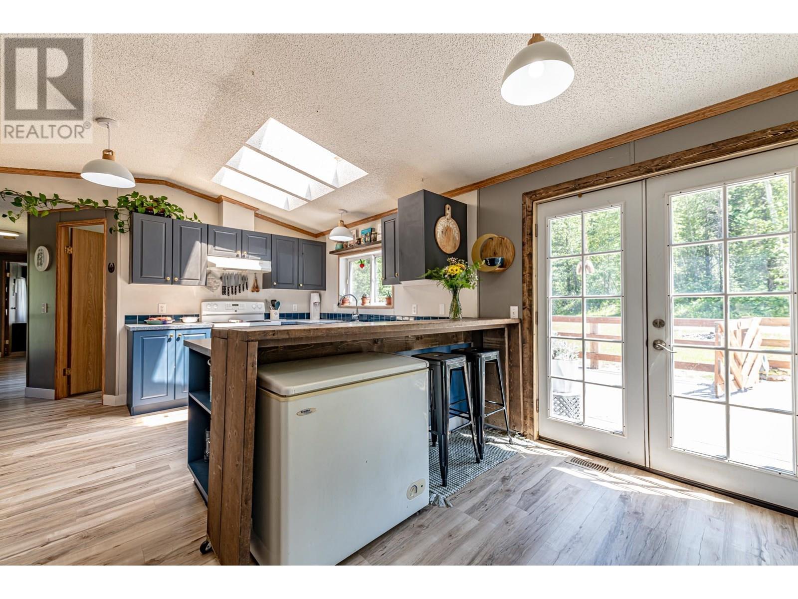 1905 Airport Road, Salmo, British Columbia  V0G 1Z0 - Photo 6 - 10350674