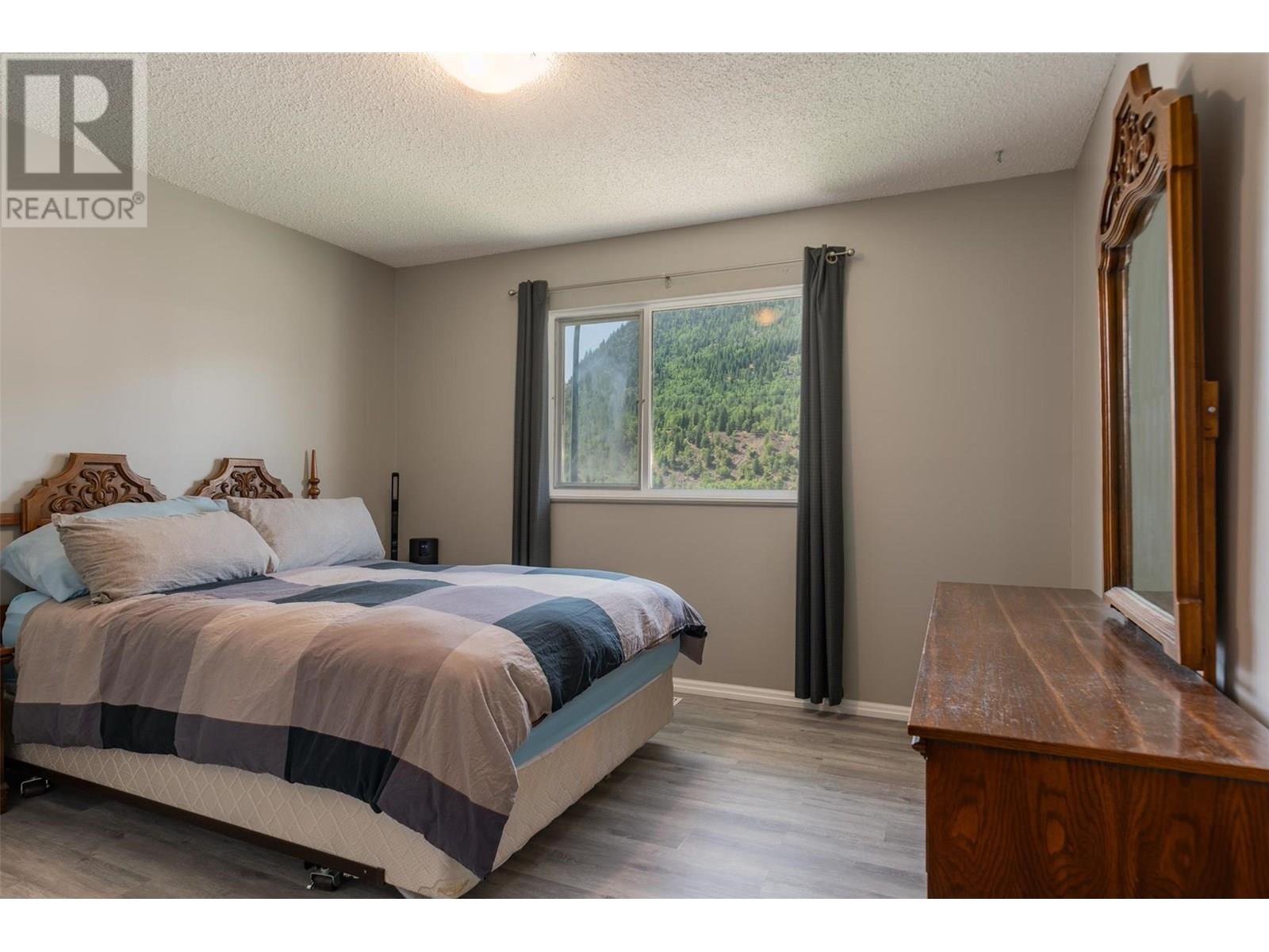 3555 Highway Drive, Trail, British Columbia  V1R 2T9 - Photo 20 - 10352216