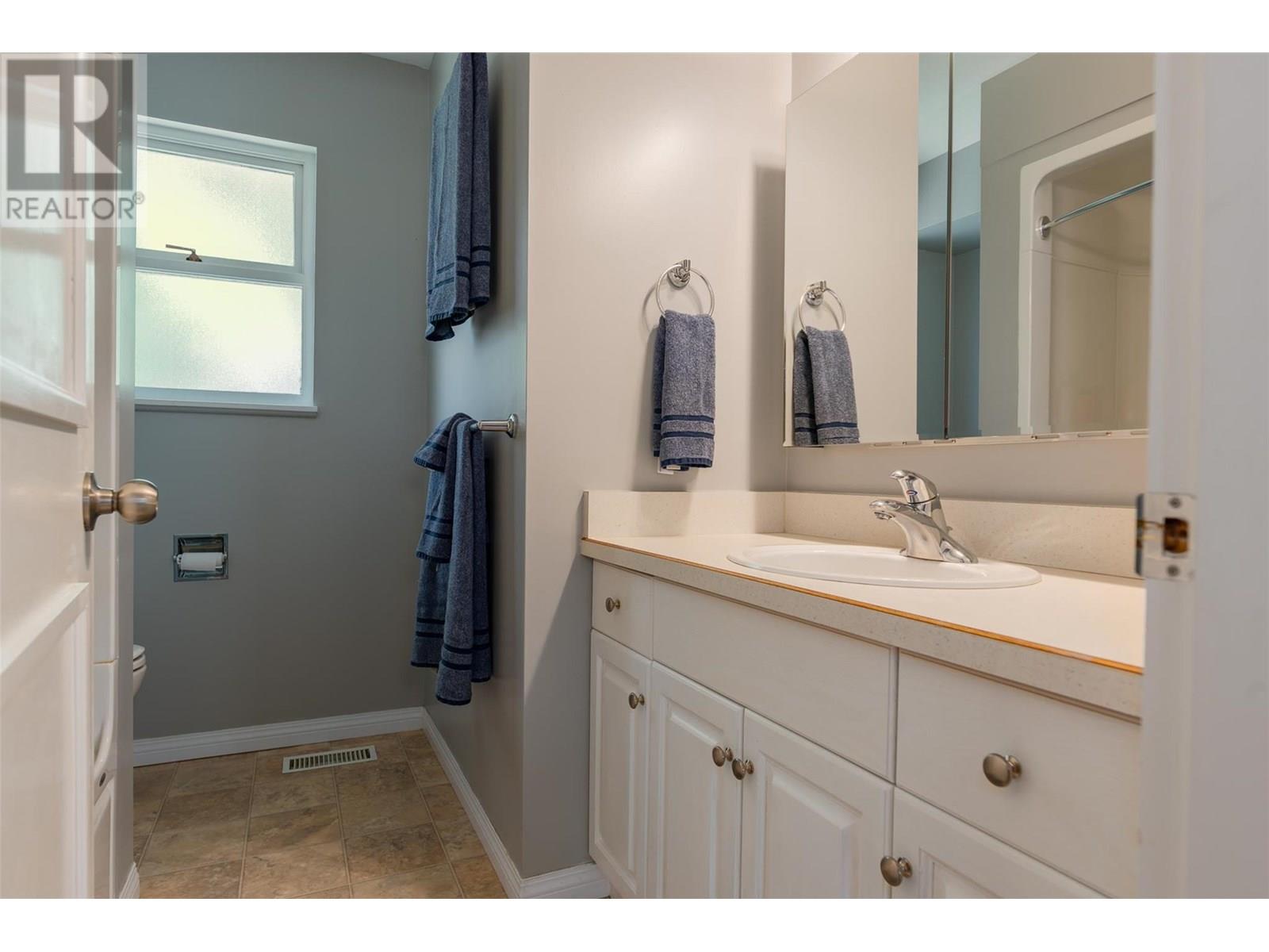 3555 Highway Drive, Trail, British Columbia  V1R 2T9 - Photo 25 - 10352216