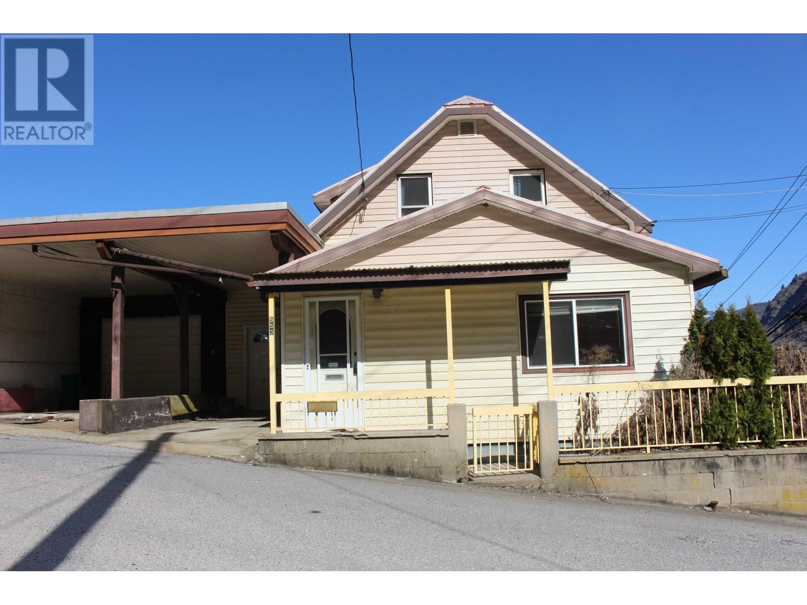 953 Aspen Street, Trail, British Columbia  V1R 3Y1 - Photo 2 - 10342851