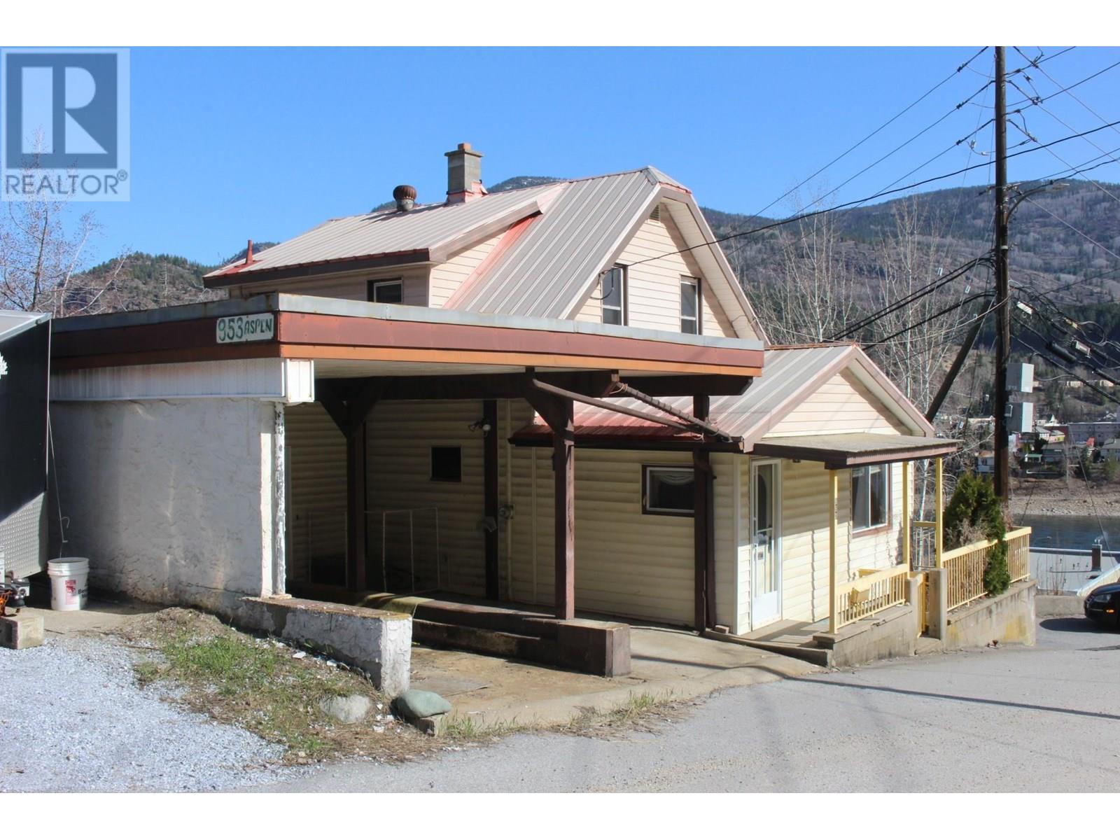 953 Aspen Street, Trail, British Columbia  V1R 3Y1 - Photo 4 - 10342851
