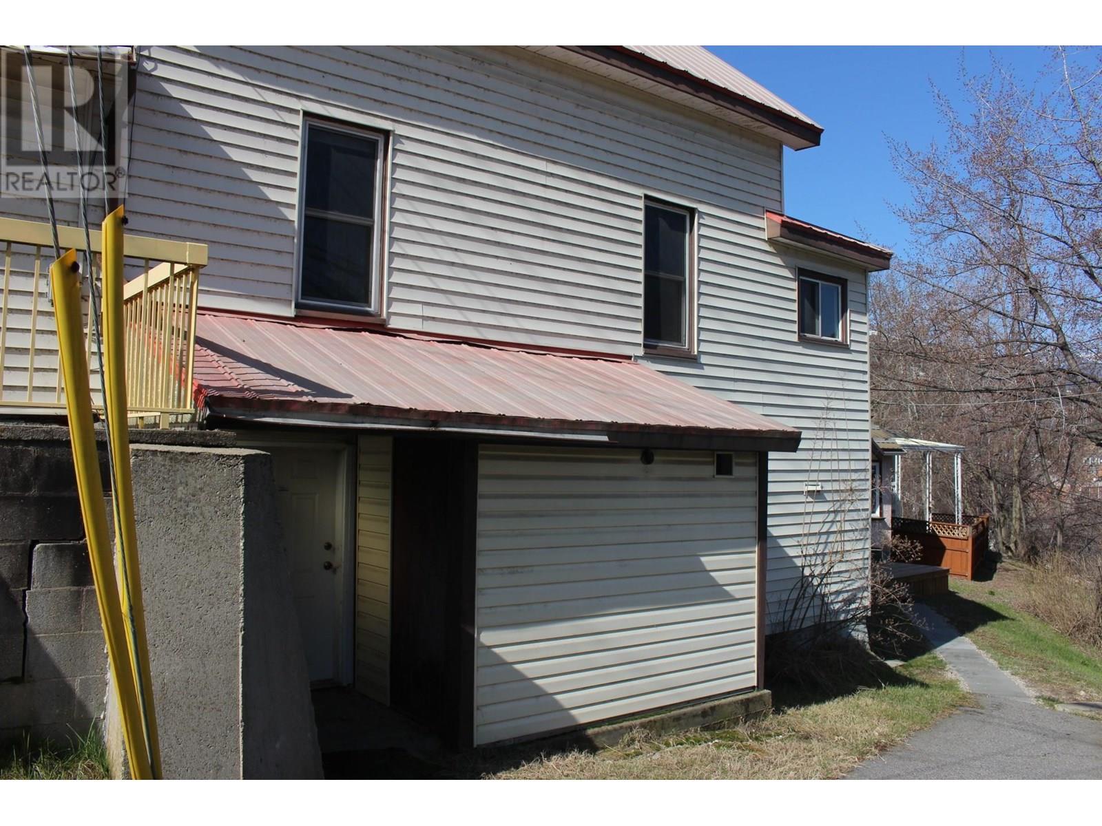 953 Aspen Street, Trail, British Columbia  V1R 3Y1 - Photo 7 - 10342851